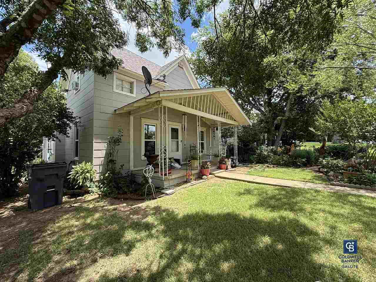 Property Photo: 908 SW 3rd St OK 73501