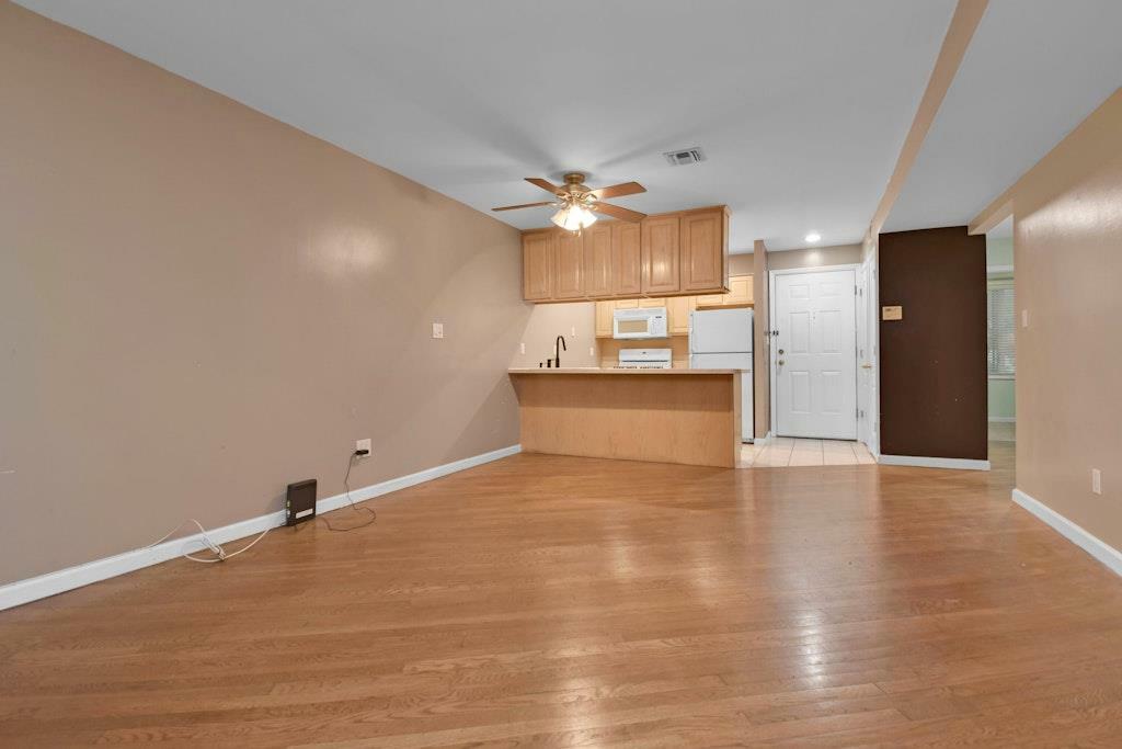 Property Photo: 200 Davis Avenue 3C NY 10465