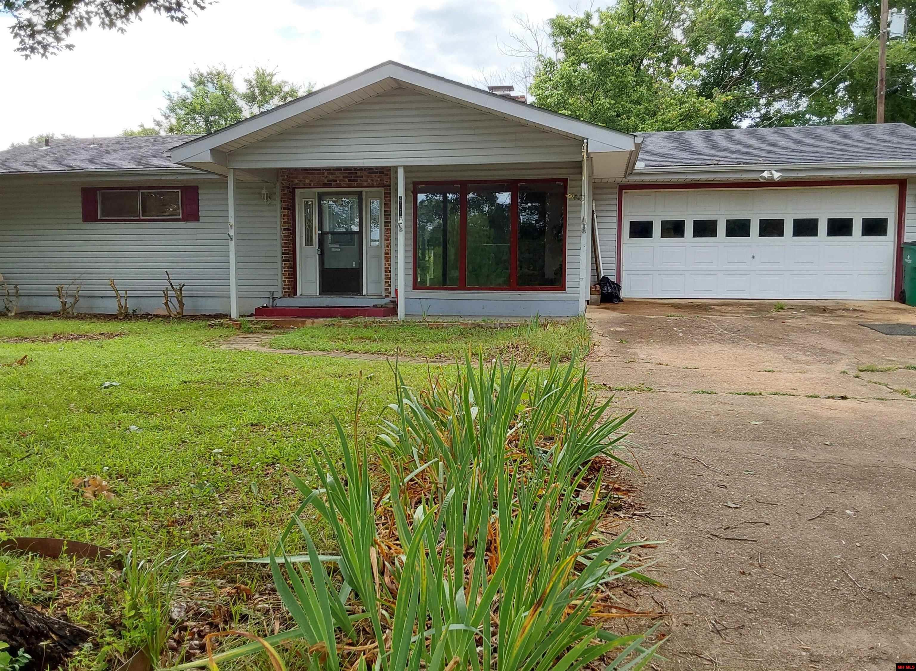 Property Photo: 401 S 6th Street AR 72634