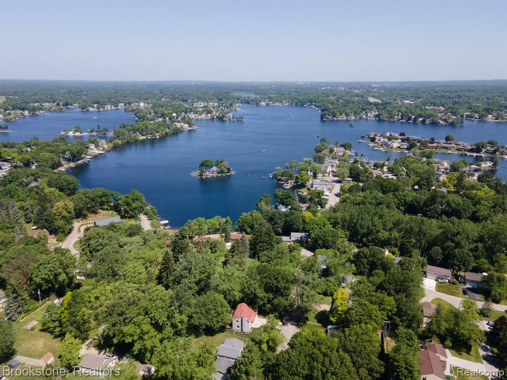 Property Photo: 646 Alan Drive MI 48362 2800