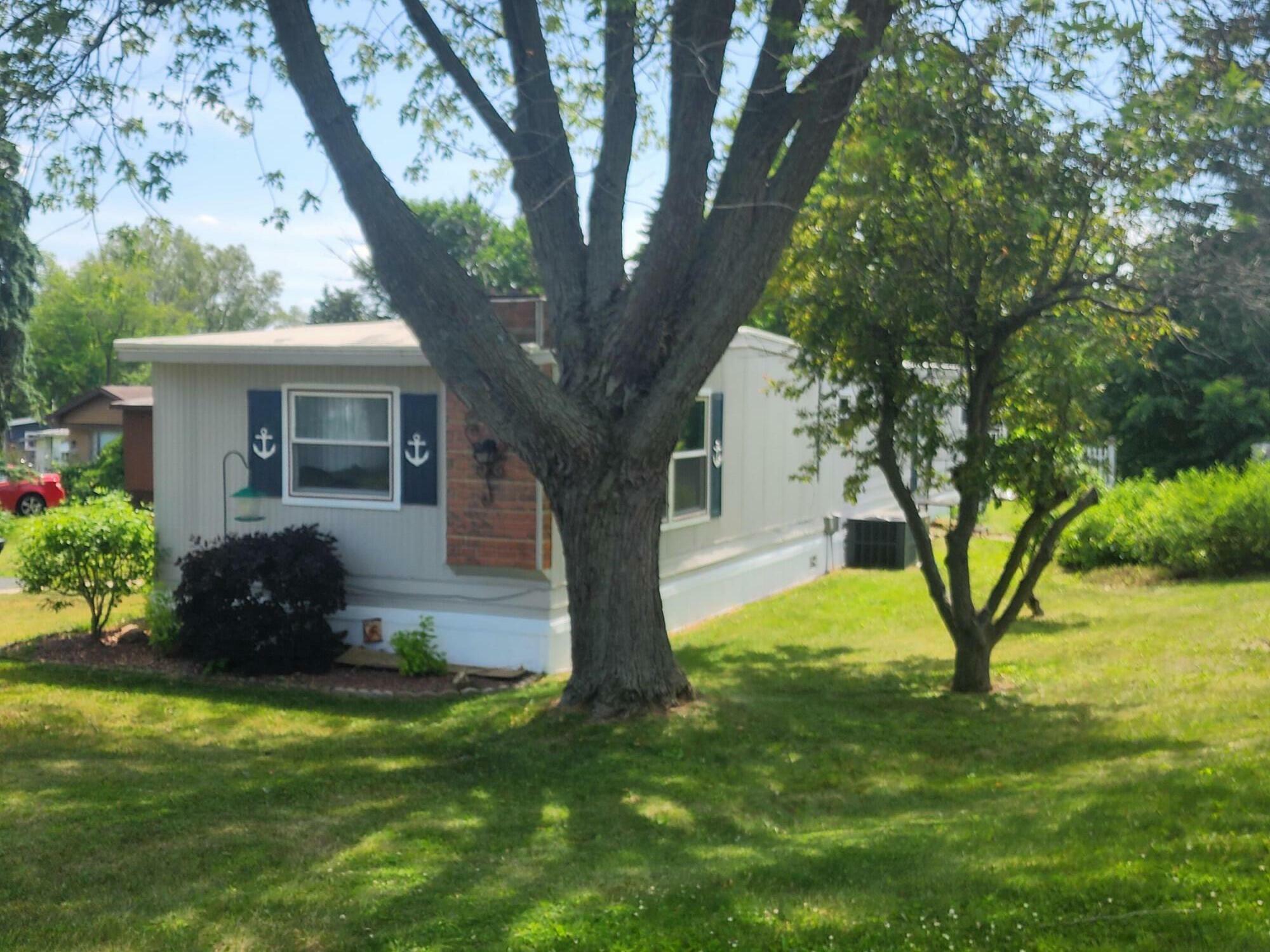 Property Photo: 1412 Park St 13 WI 53105