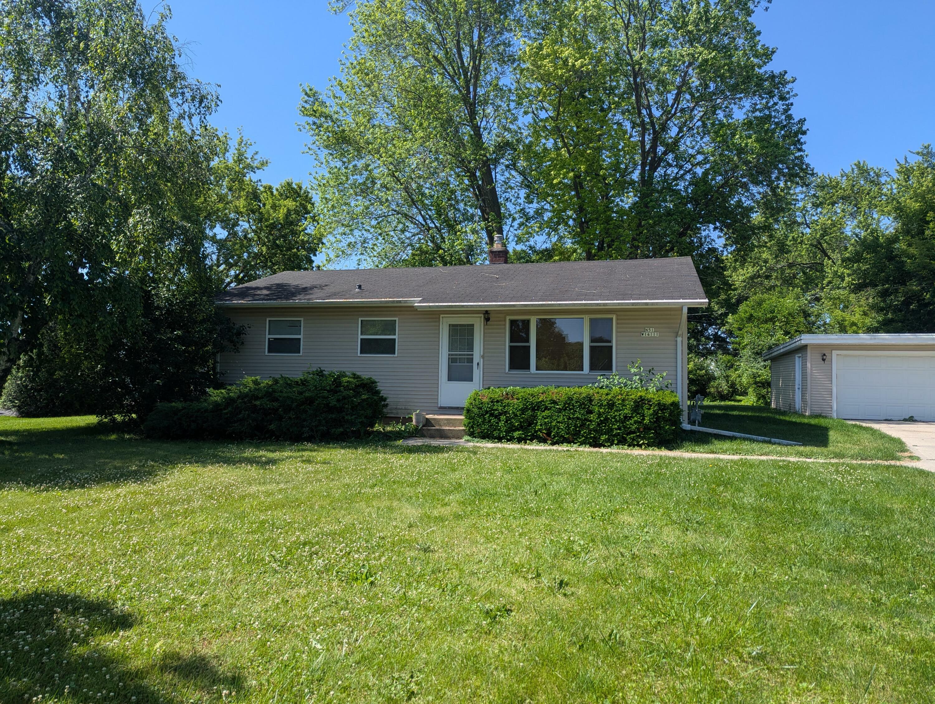 N51w14111 Lancaster Ave  Menomonee Falls WI 53051 photo