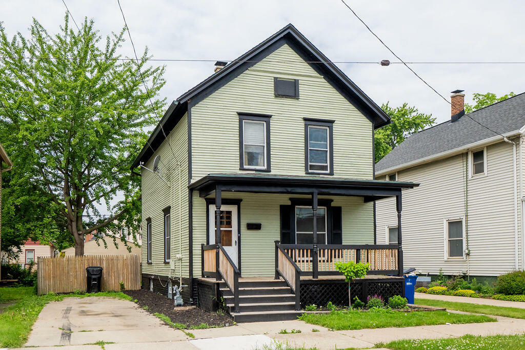 Property Photo:  1722 Charles St  WI 53404 