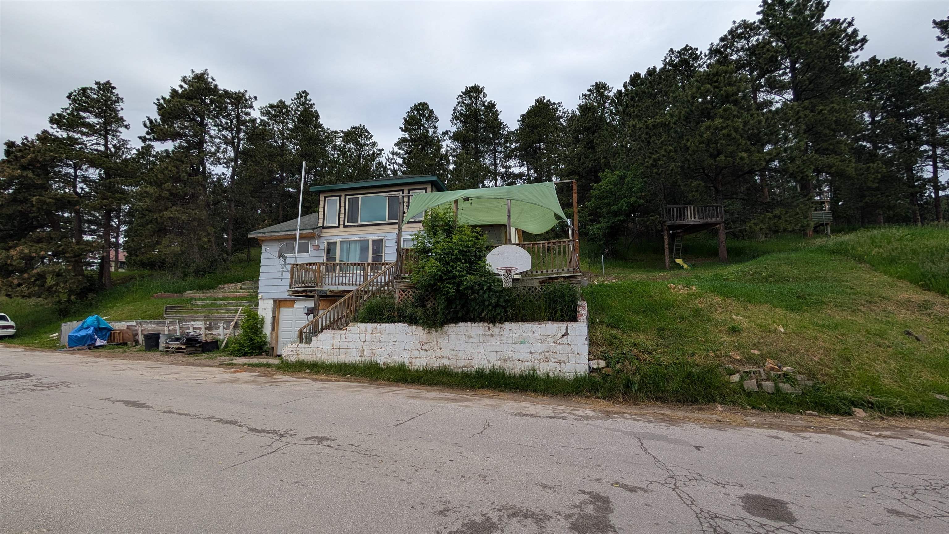 Property Photo: 904 Grandview Drive SD 57754