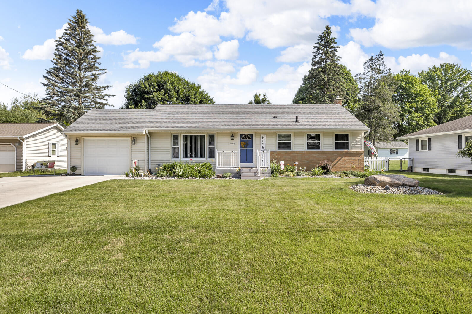 Property Photo: 2606 S Saint Anthony Street MI 49203