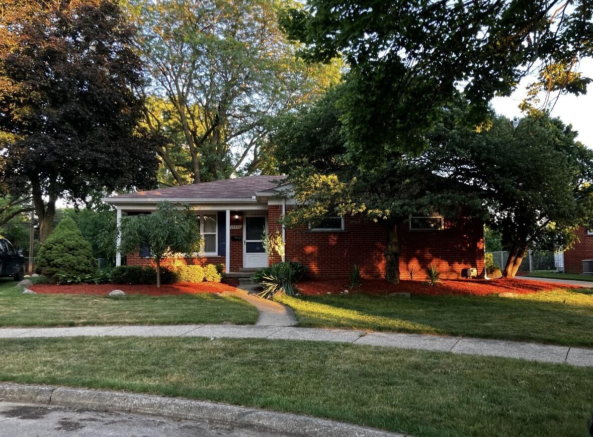 Property Photo: 14430 Shadywood Court MI 48170