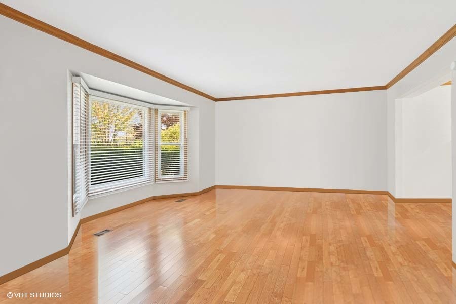 Property Photo: 970 E Amberwood Circle IL 60563