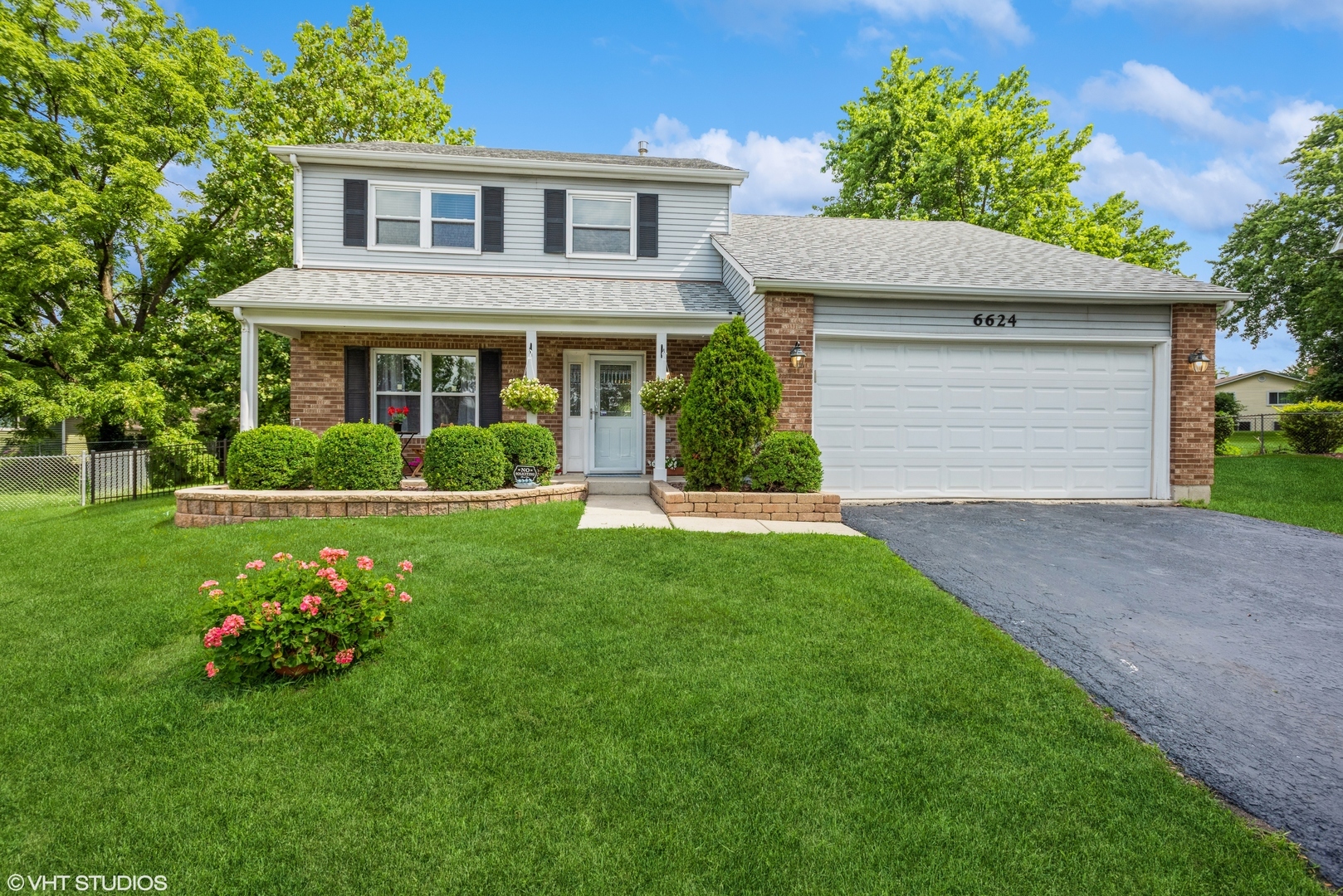 Property Photo: 6624 Oak Tree Trail IL 60517