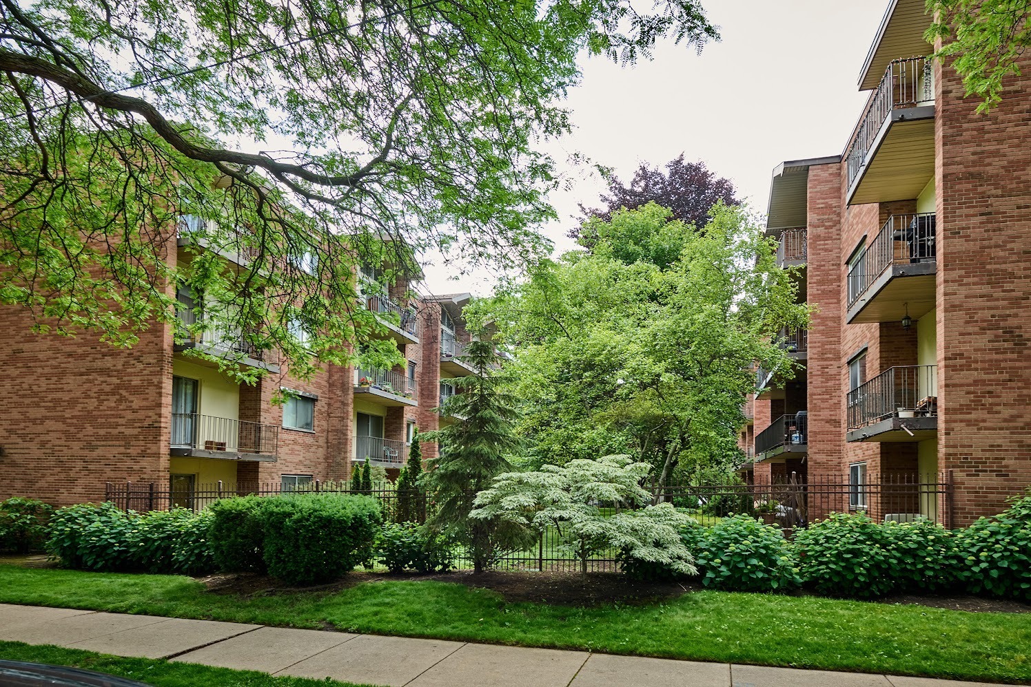Property Photo: 6960 N Bell Avenue 407 IL 60645