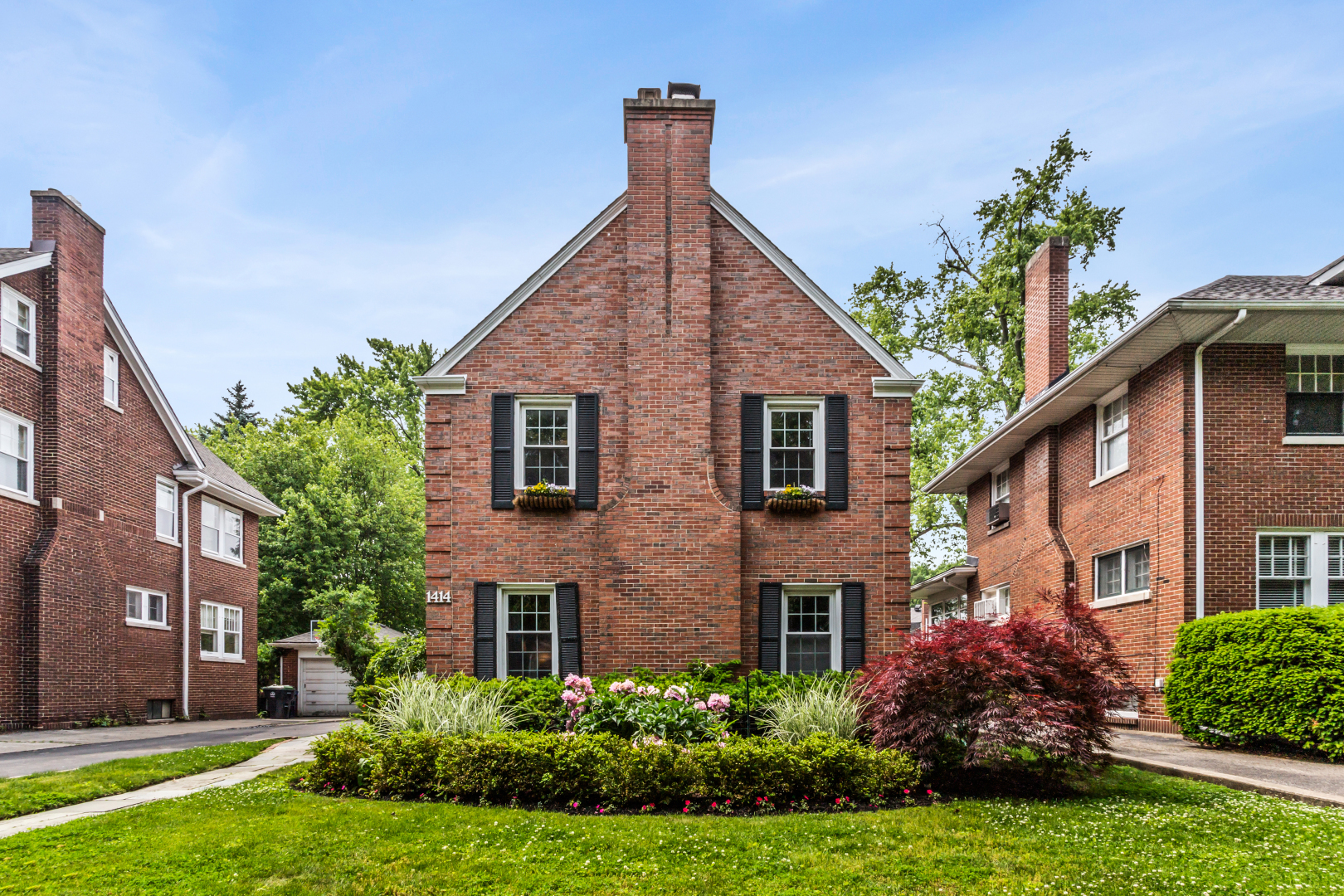 Property Photo: 1414 Lincoln Street IL 60201