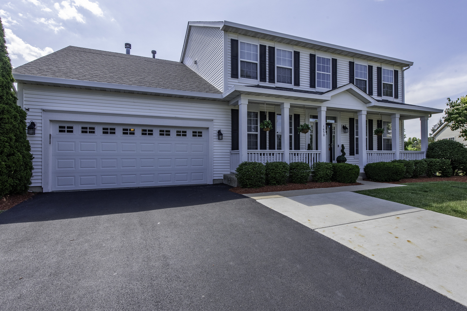 Property Photo: 1650 Natures Way IL 60046