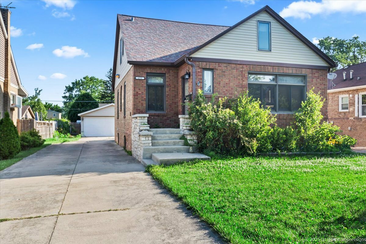 Property Photo: 659 W Albert Street IL 60126