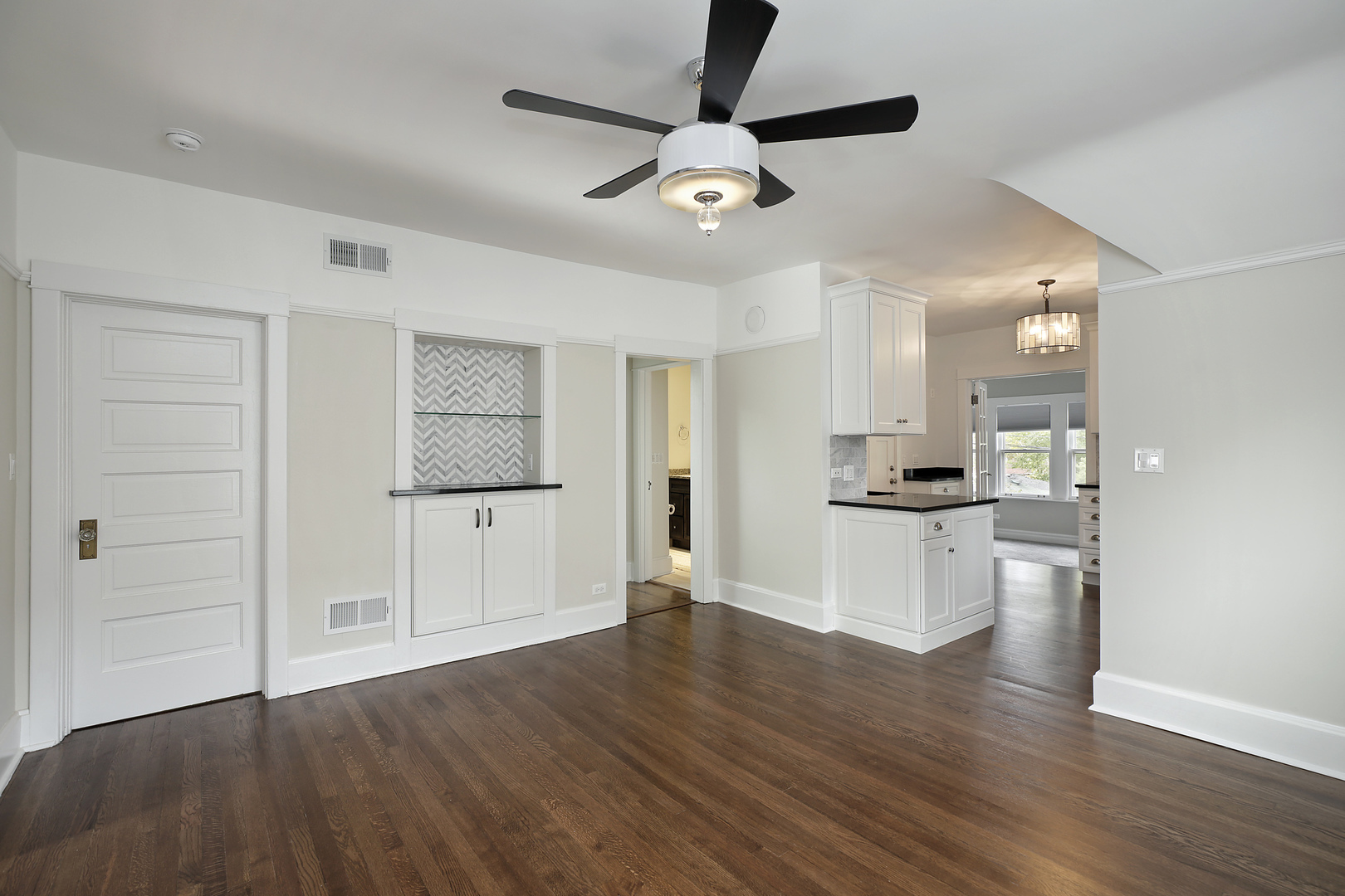 Property Photo:  1121 Grant Street 2  IL 60201 