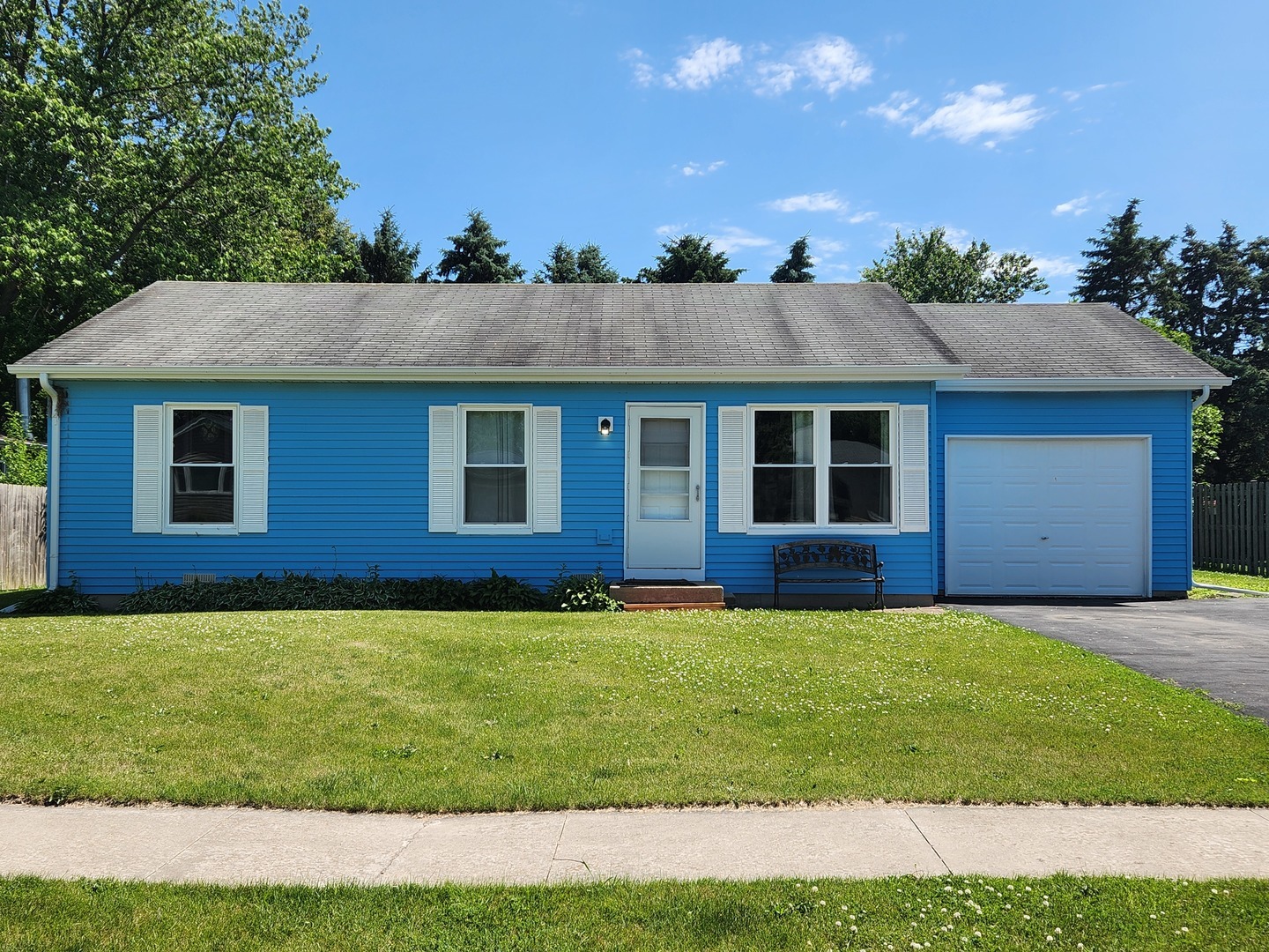 Property Photo: 90 W George Avenue IL 60112