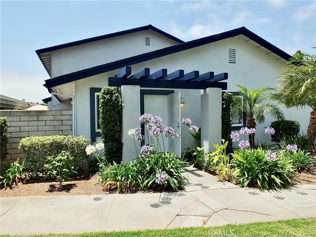Property Photo: 16573 Pescado Lane 3A CA 92649