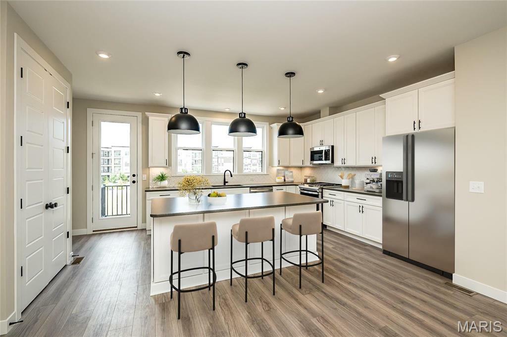 Property Photo: 1347 W Gateway Heights W 53-603 MO 63144