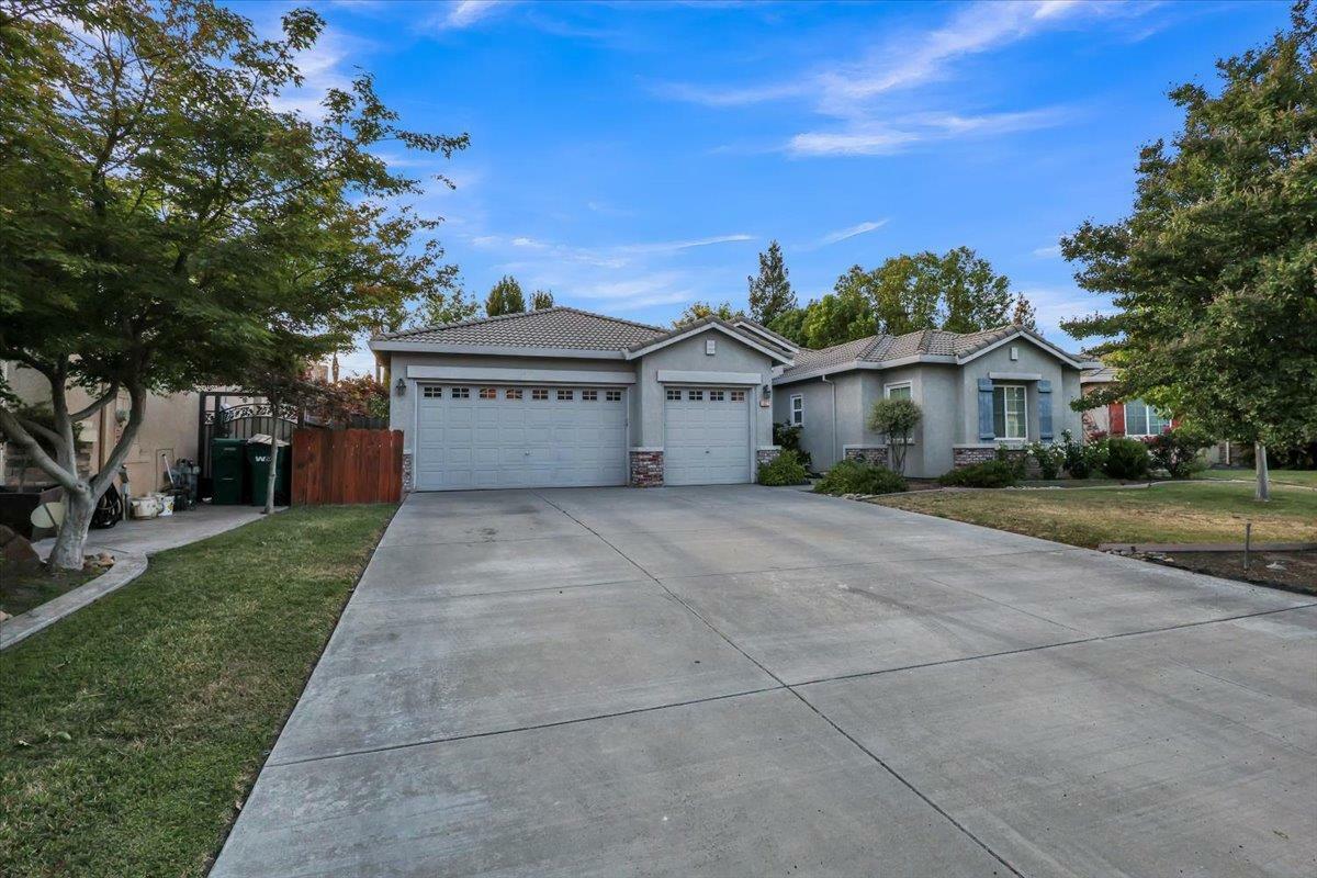 Property Photo: 1927 Wellington Court CA 95209