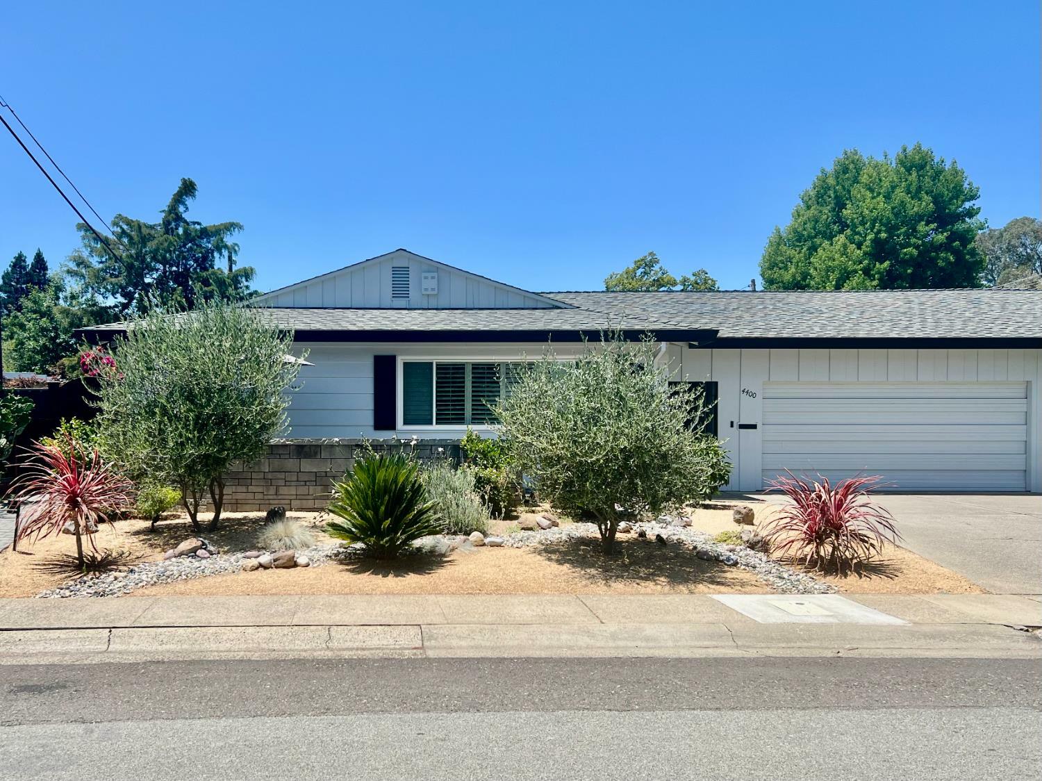 Property Photo: 4400 Capri Way CA 95822