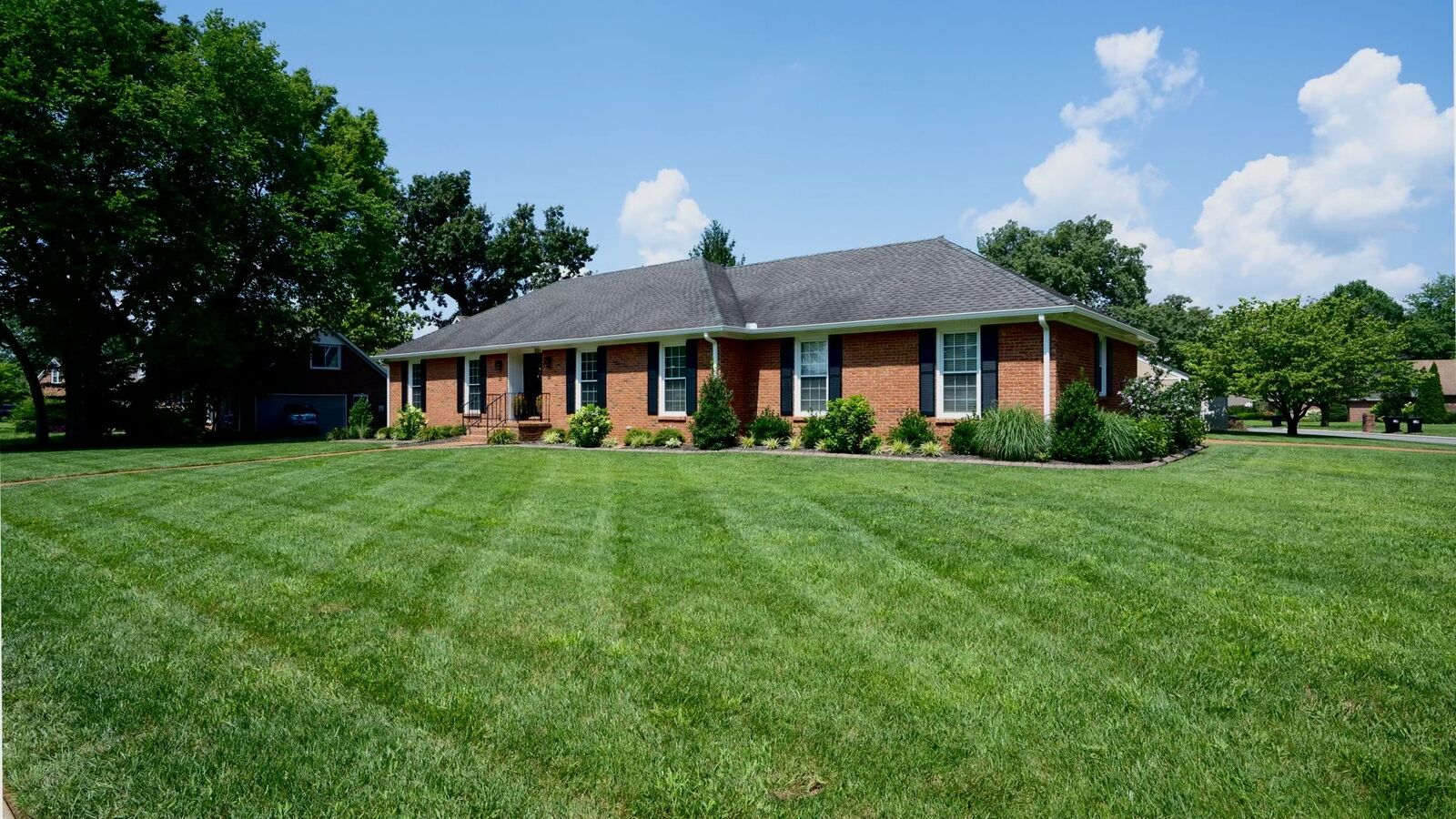 Property Photo: 3011 Regency Park Dr TN 37129