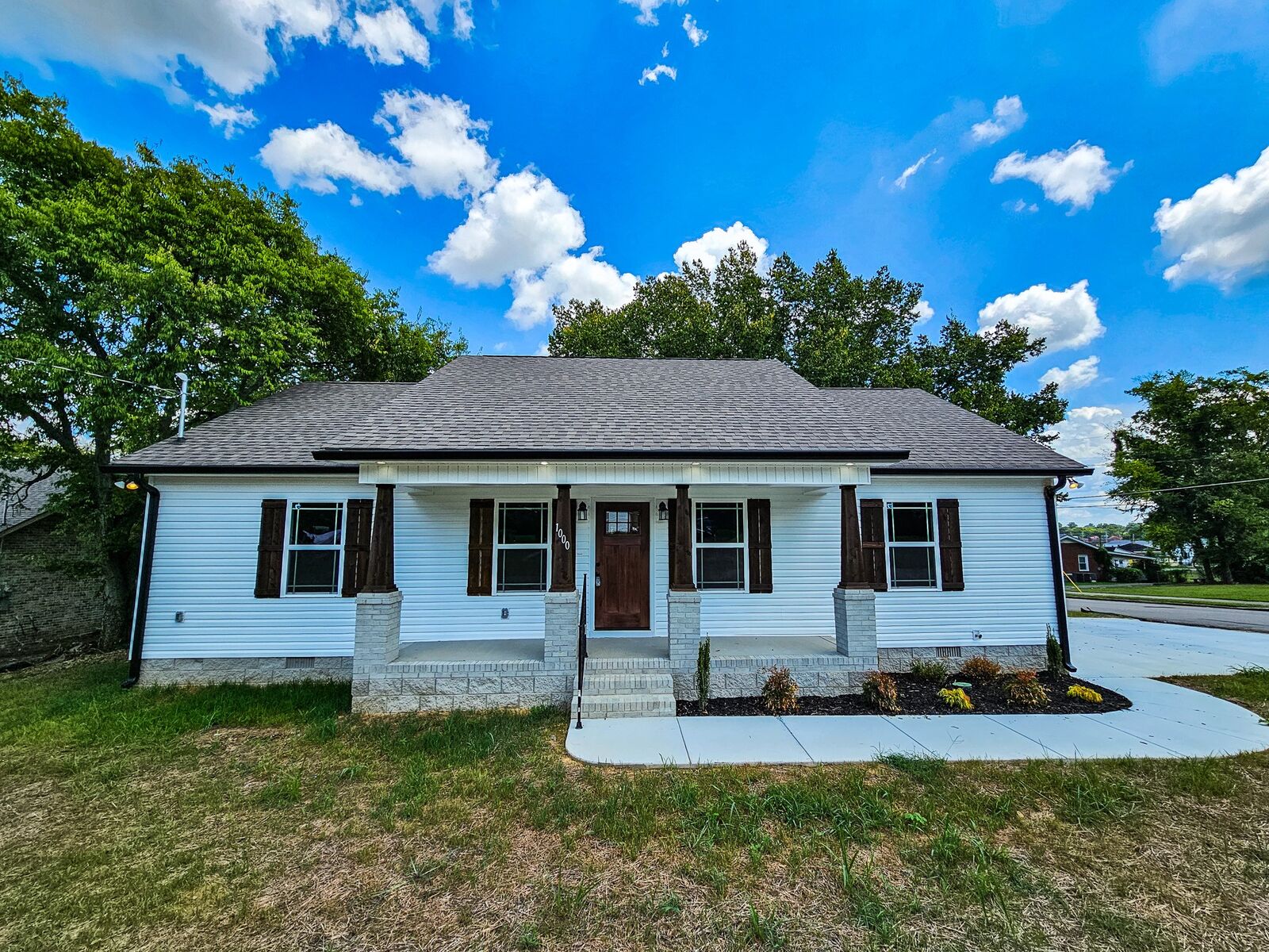 Property Photo: 1000 Woodbury TN 37160