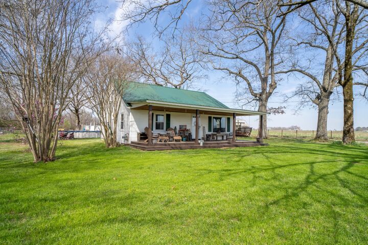Property Photo: 135 Campbellsville Pike TN 38456