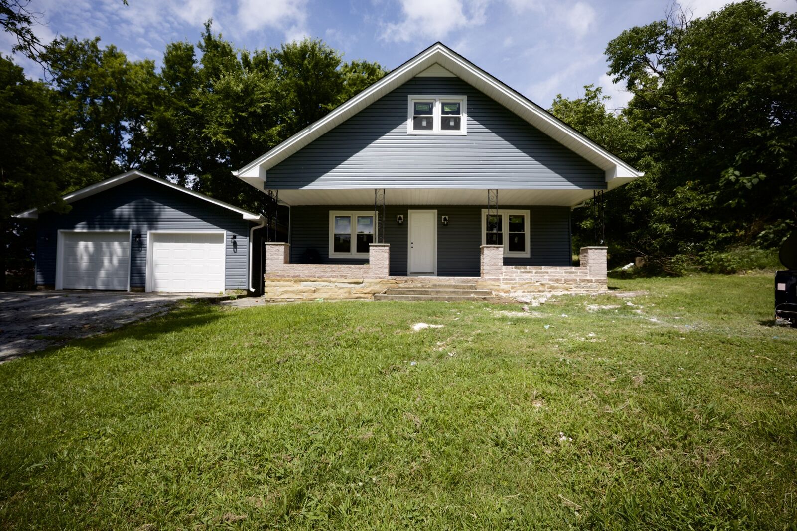 Property Photo:  213 England St W  TN 37318 