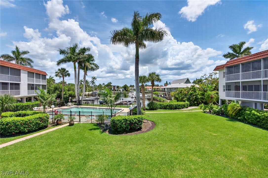 Property Photo: 1666 Osprey Avenue 106 FL 34102