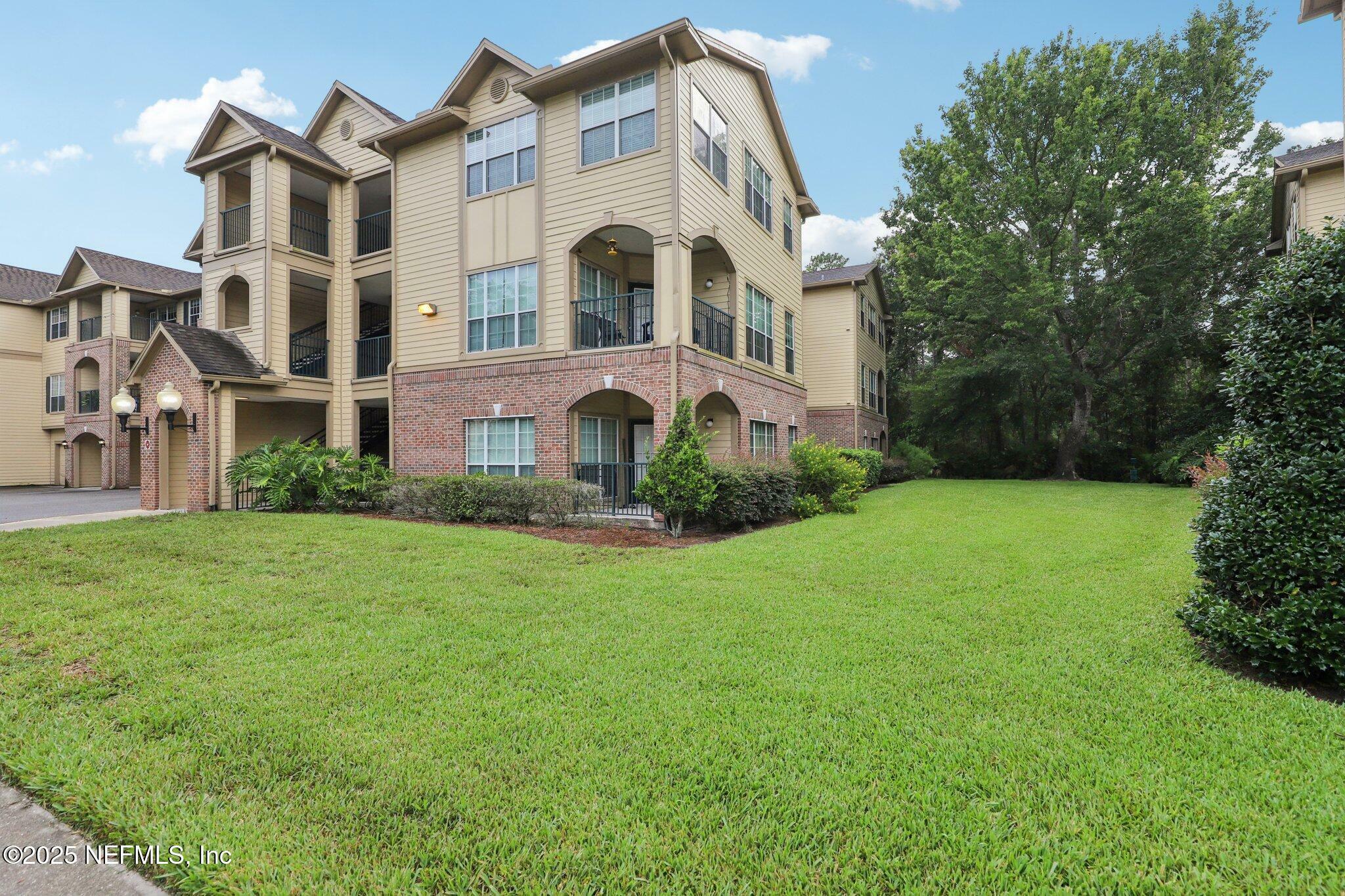 Property Photo: 7800 Point Meadows Drive 426 FL 32256