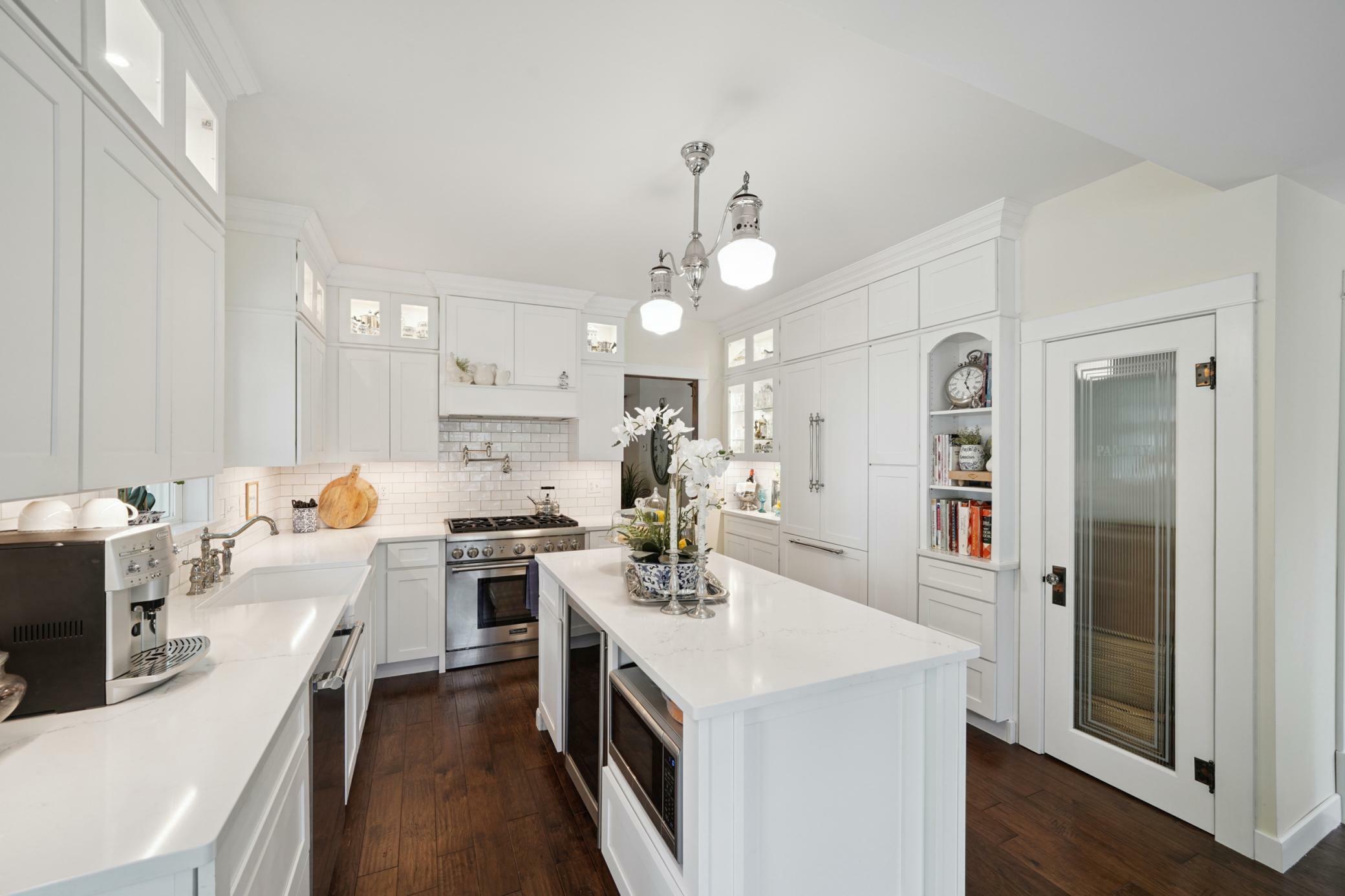 Property Photo: 214 Lake Street W MN 55368