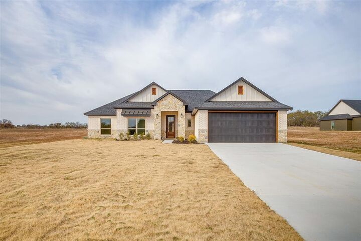 Property Photo: 217 Jimmy Lane TX 76066