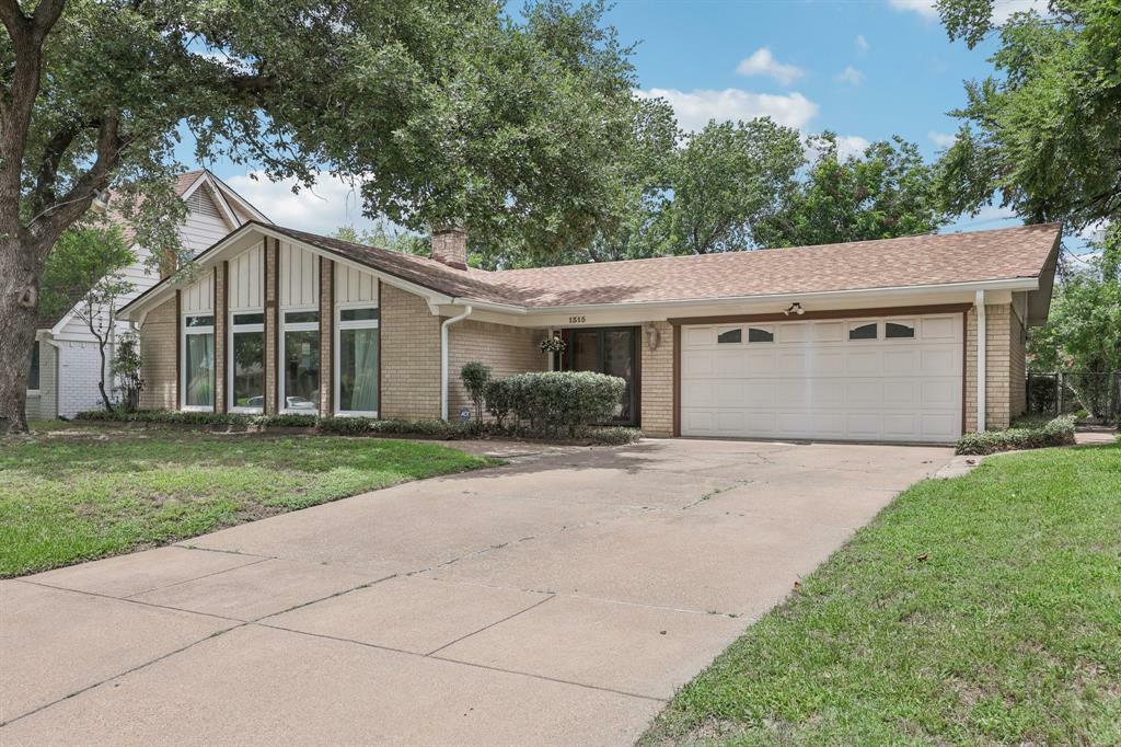 Property Photo: 1315 Navaho Street TX 76012
