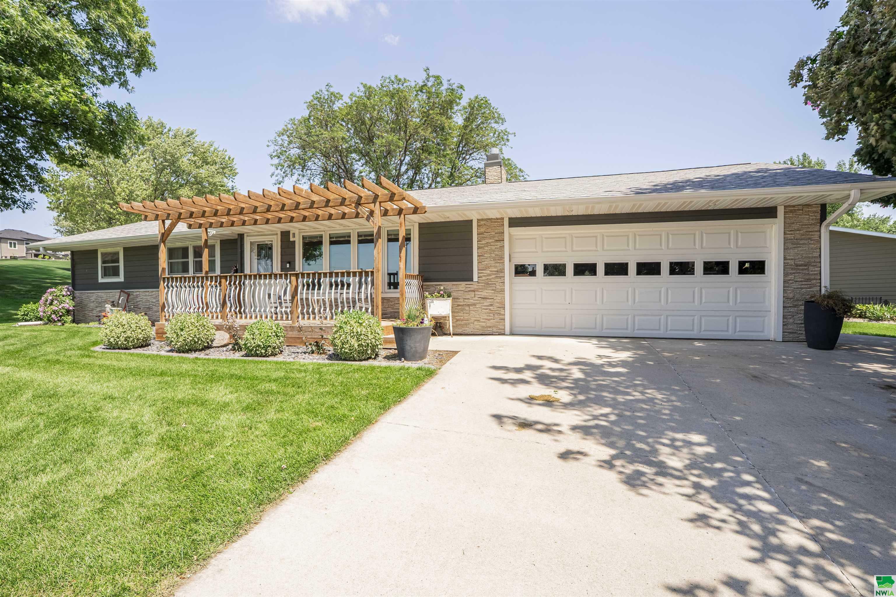 611 Gemini Rd.  Hinton IA 51024 photo