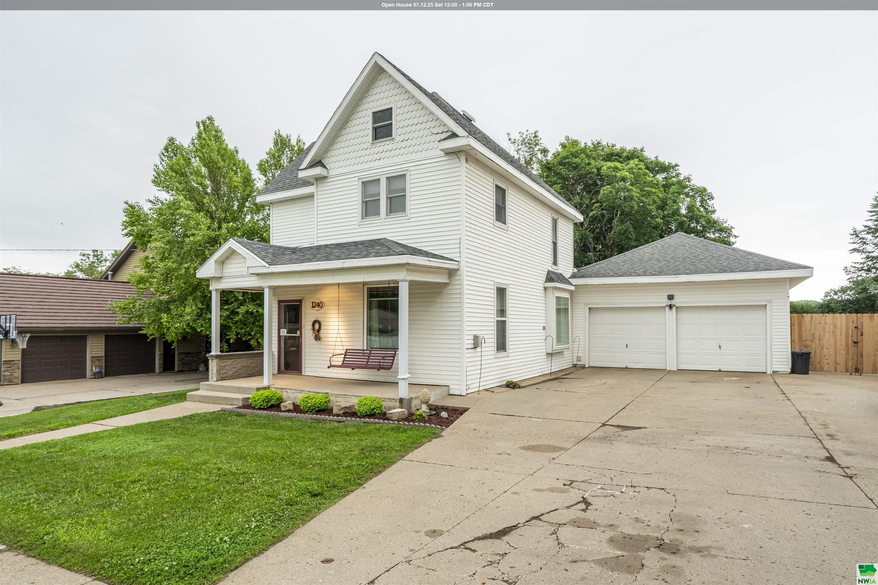 Property Photo: 1240 Central Ave SE IA 51031