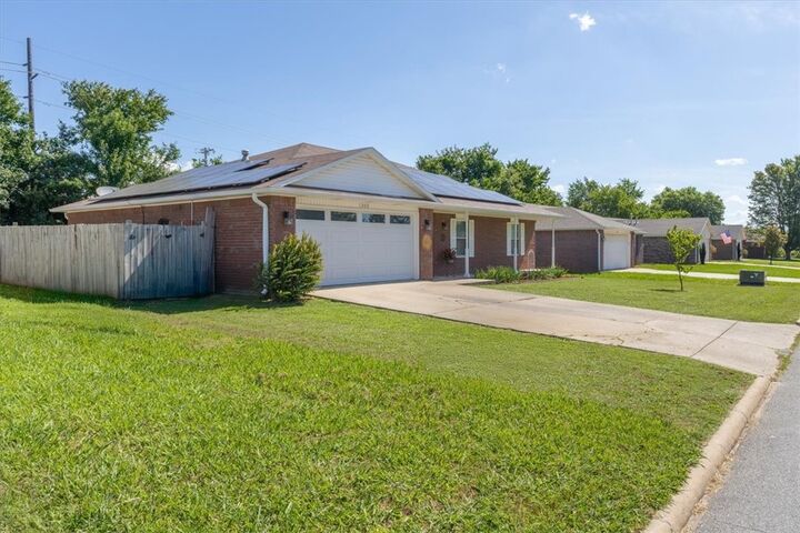 Property Photo:  1203 SE 21st Street  AR 72712 