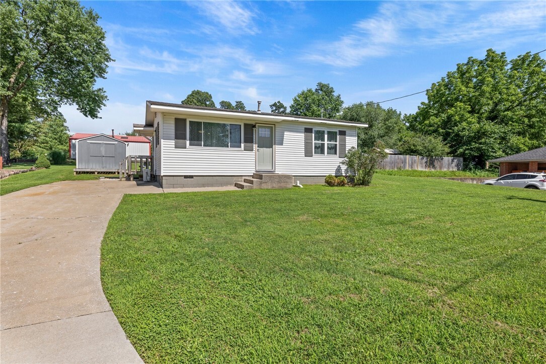 Property Photo: 142 N Maple Street AR 72718