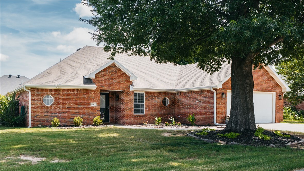 Property Photo: 12048 Riviera Place AR 72730
