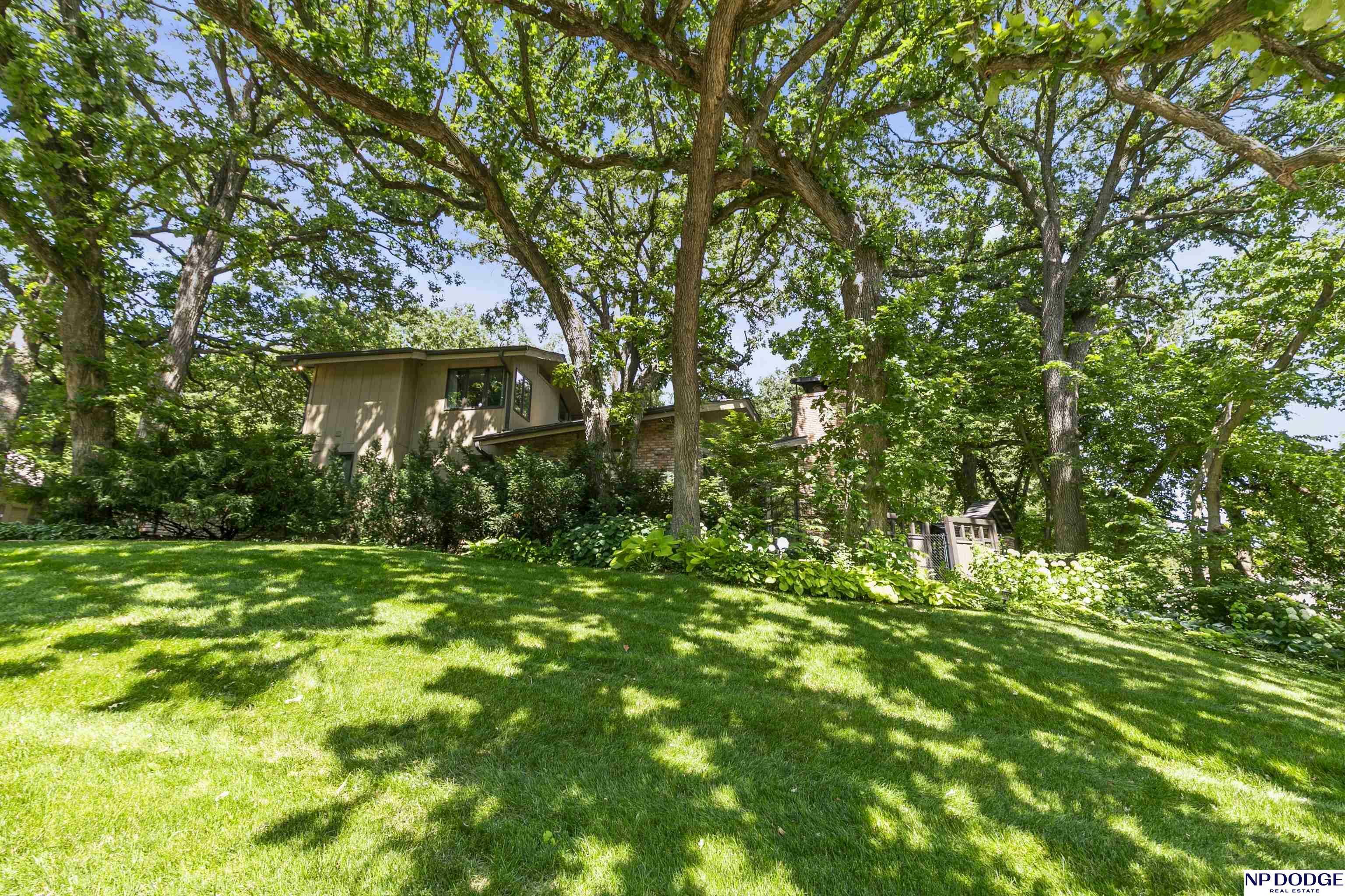 Property Photo: 9718 Frederick Street NE 68124