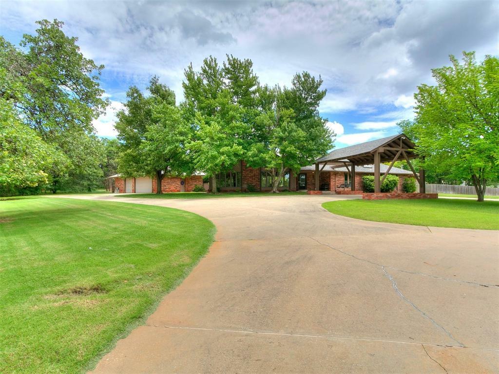 Property Photo: 5204 Summit Drive OK 73034