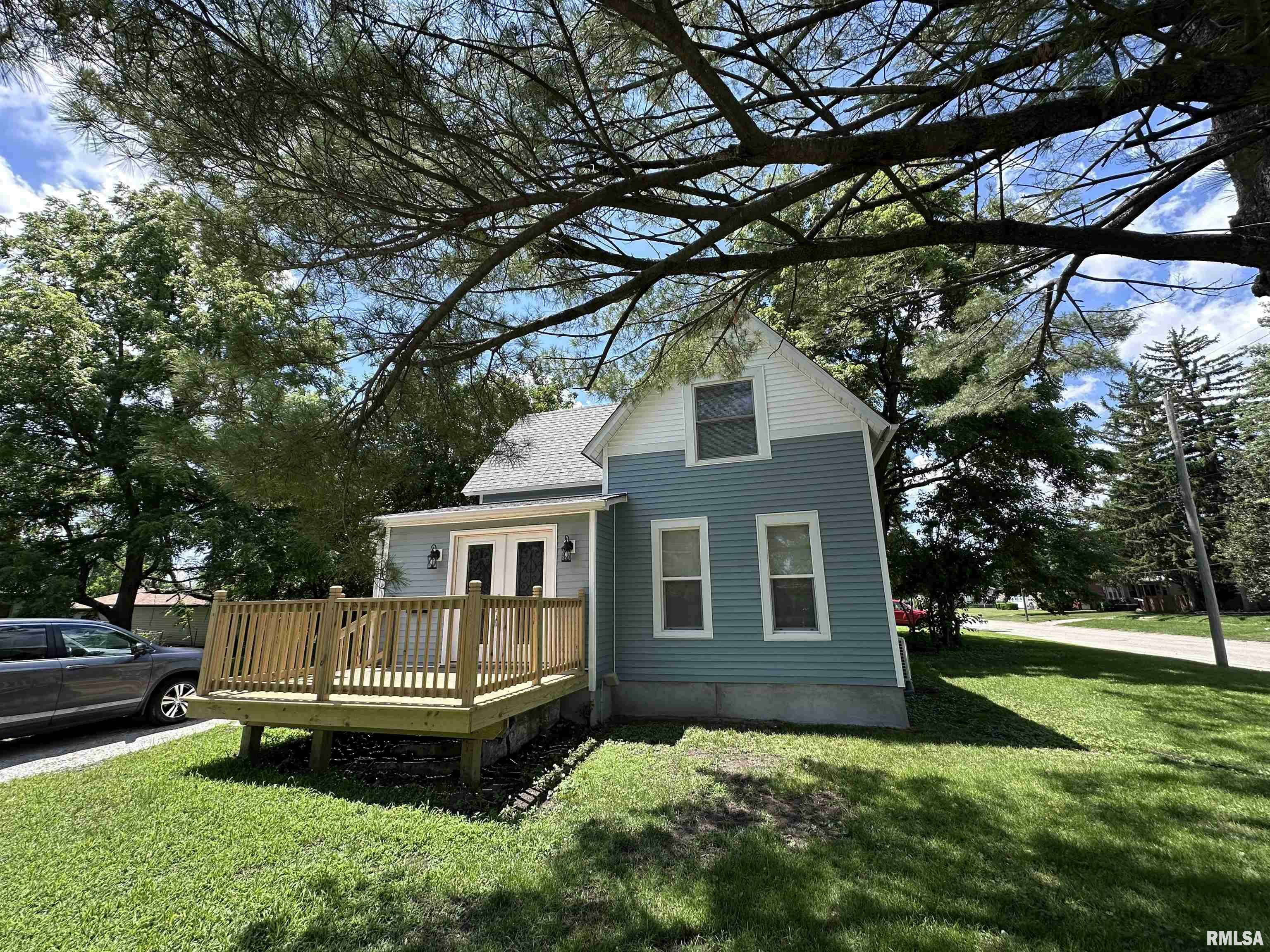 Property Photo:  594 Marston Avenue  IL 61401 
