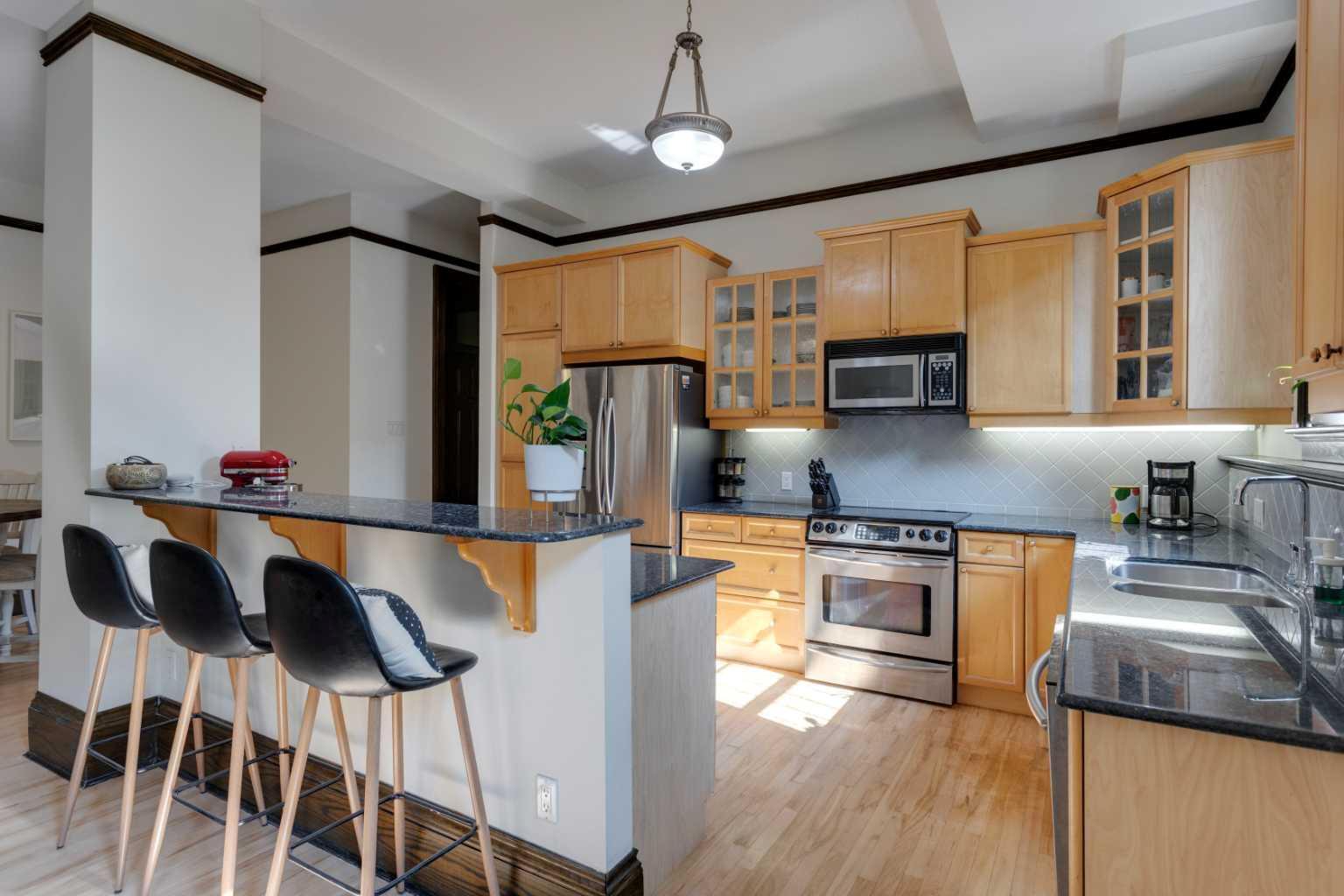 Property Photo:  804 18 Avenue SW 1  AB T2T 0G8 