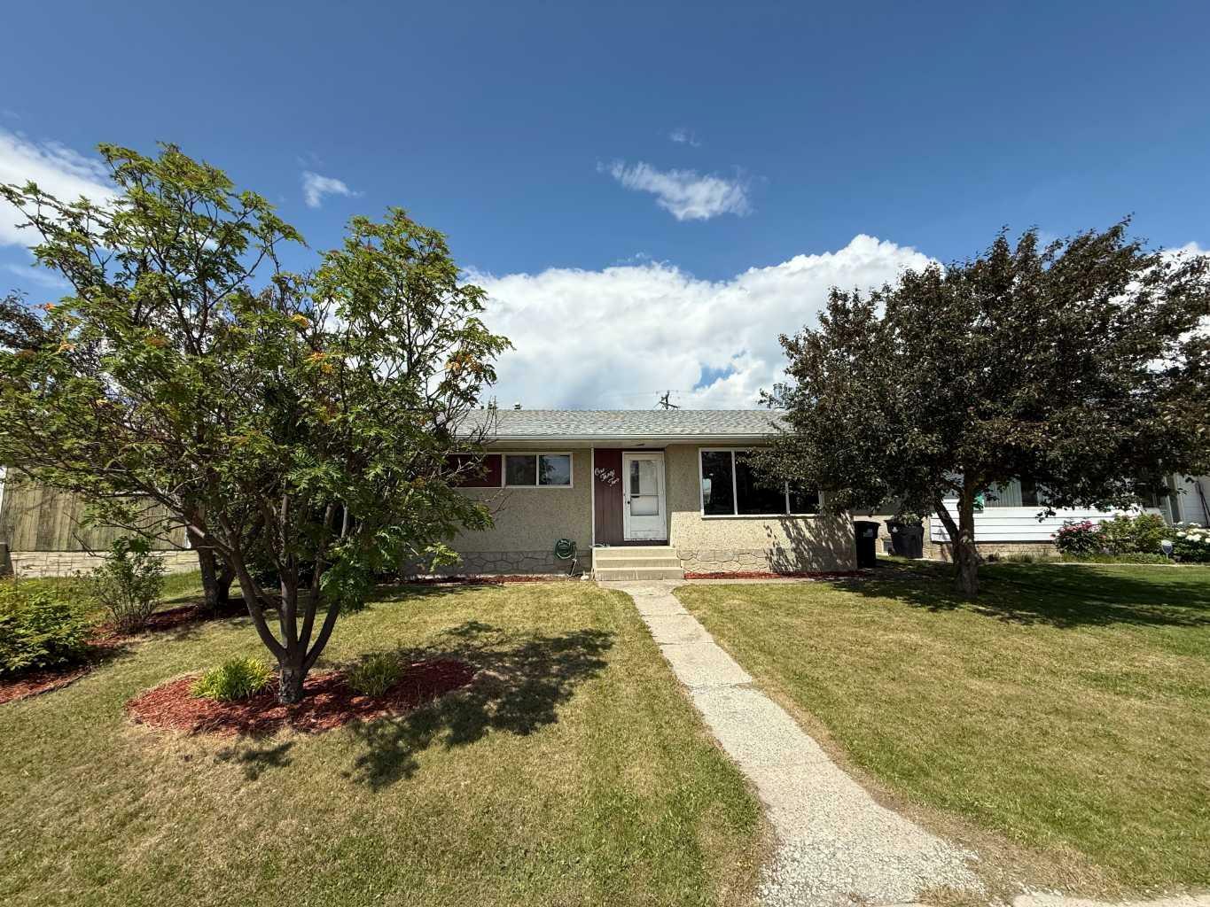 132 Maple Drive  Hinton AB T7V 1N5 photo