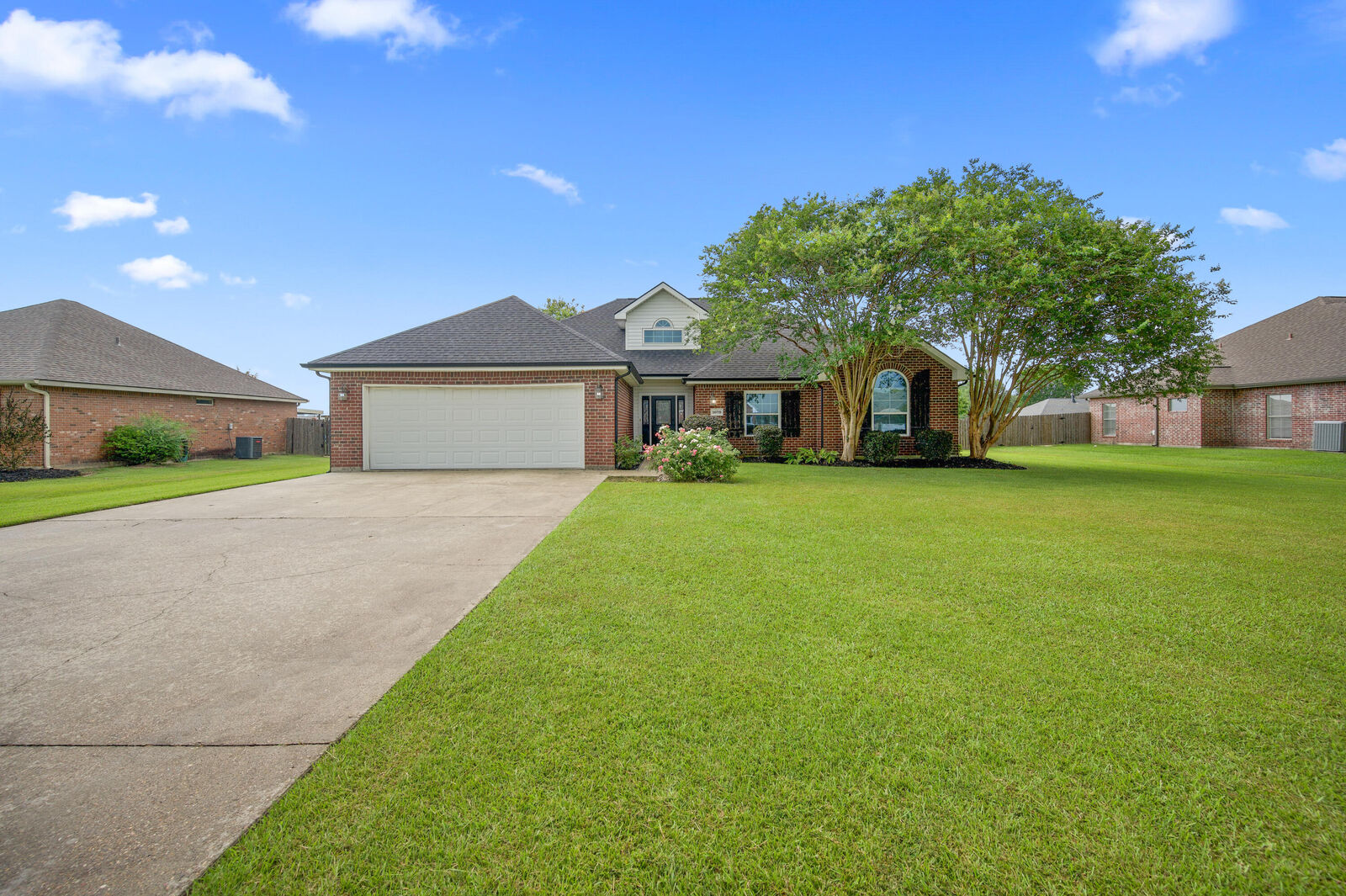 Property Photo:  1678 N Gabriel Sq  LA 70611 