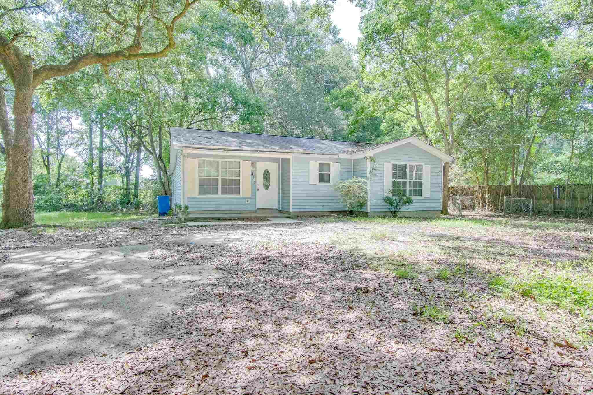 Property Photo: 4117 Pace Ln FL 32571