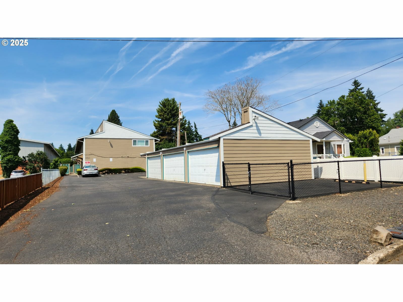Property Photo:  