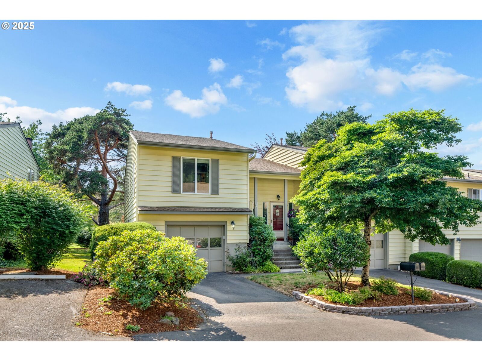 Property Photo:  15115 NE Rose Pkwy  OR 97230 