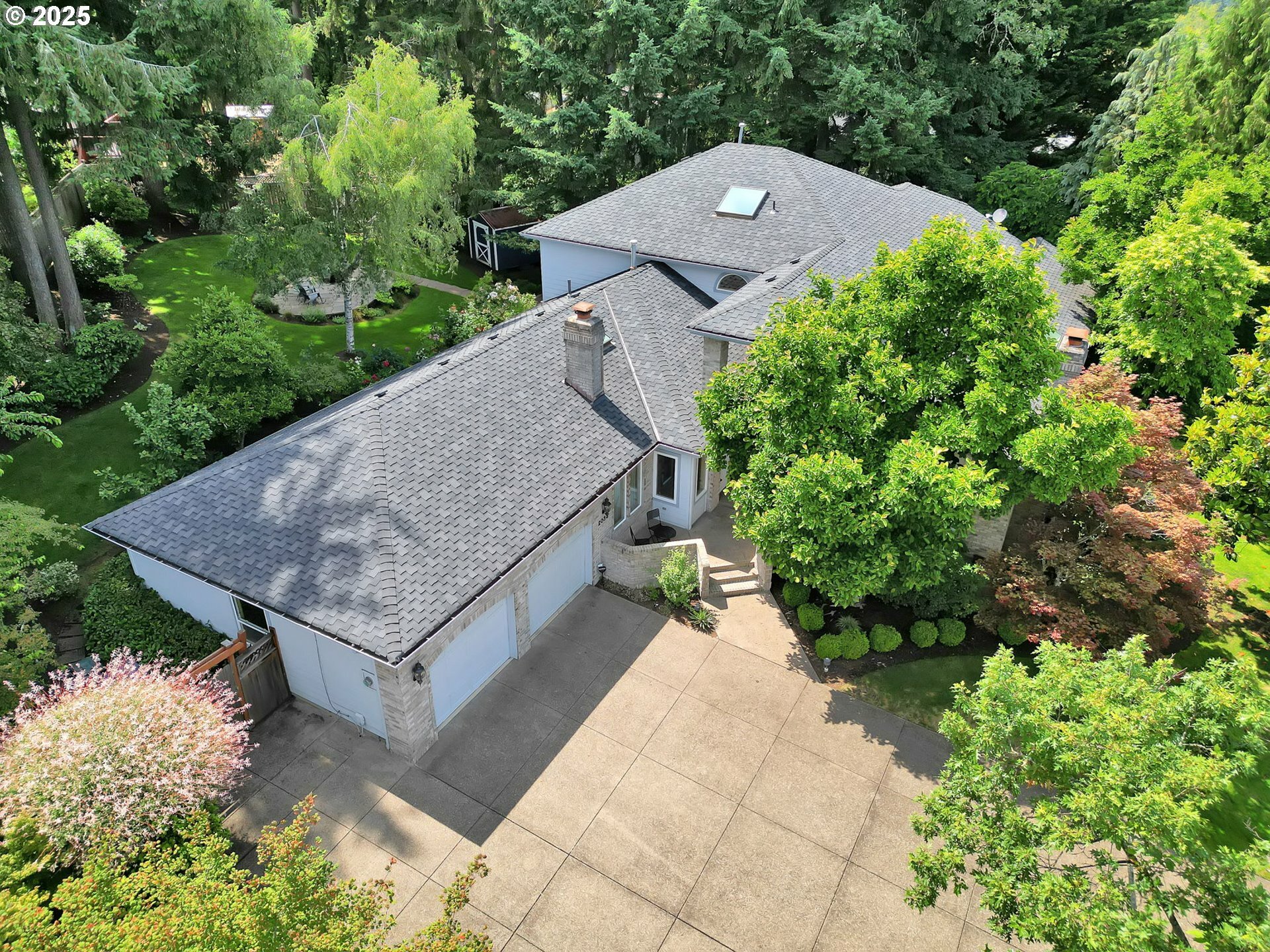 Property Photo: 2038 Morning View Dr OR 97405