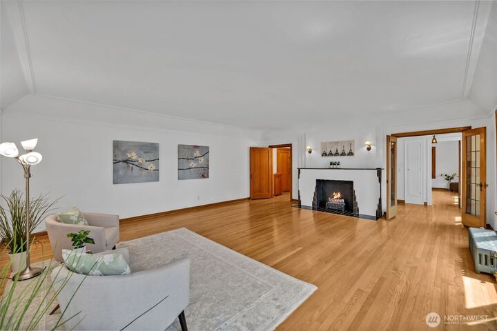 Property Photo:  519 W Roy Street 211  WA 98119 