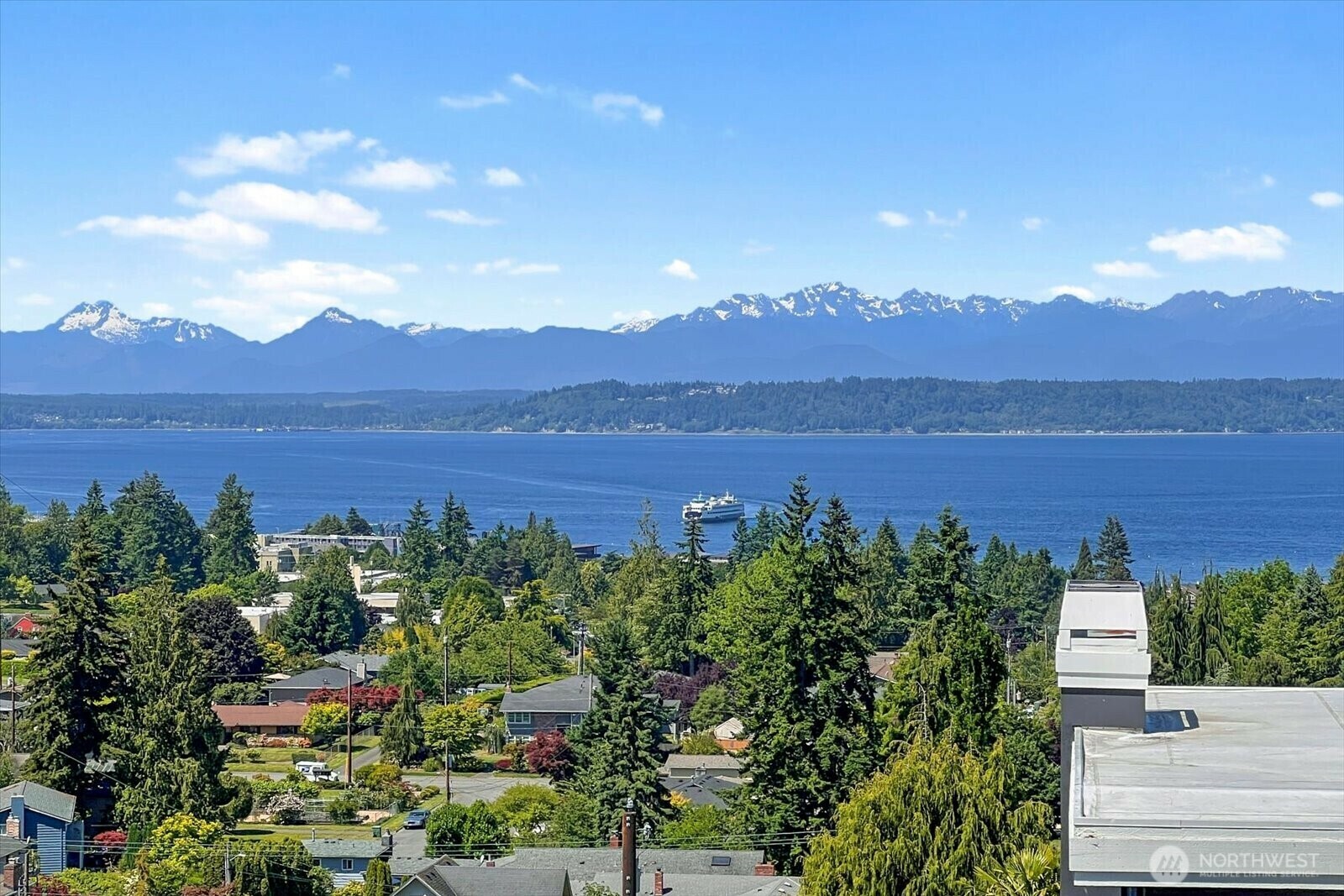 Property Photo: 1125 Vista Place WA 98020