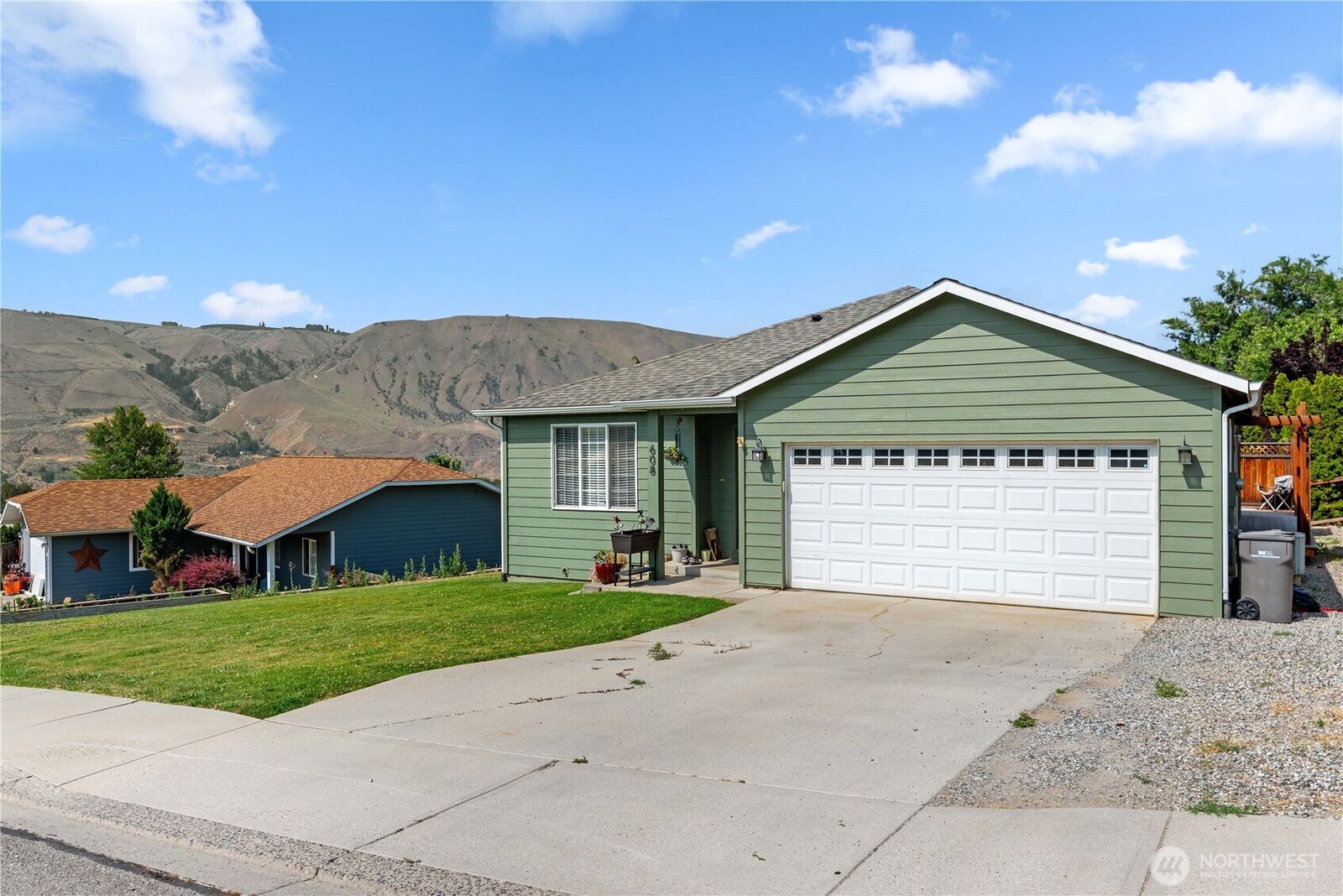 Property Photo:  608 S Lawler Avenue  WA 98802 