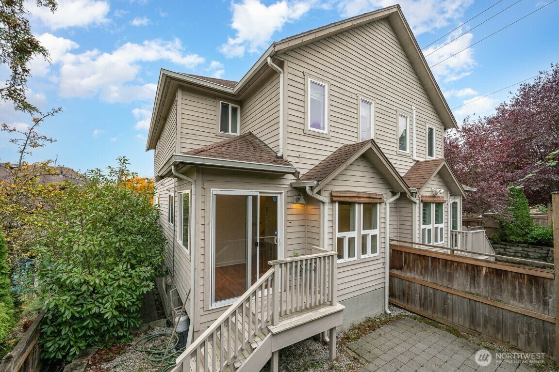 Property Photo: 2308 W Dravus Street WA 98199